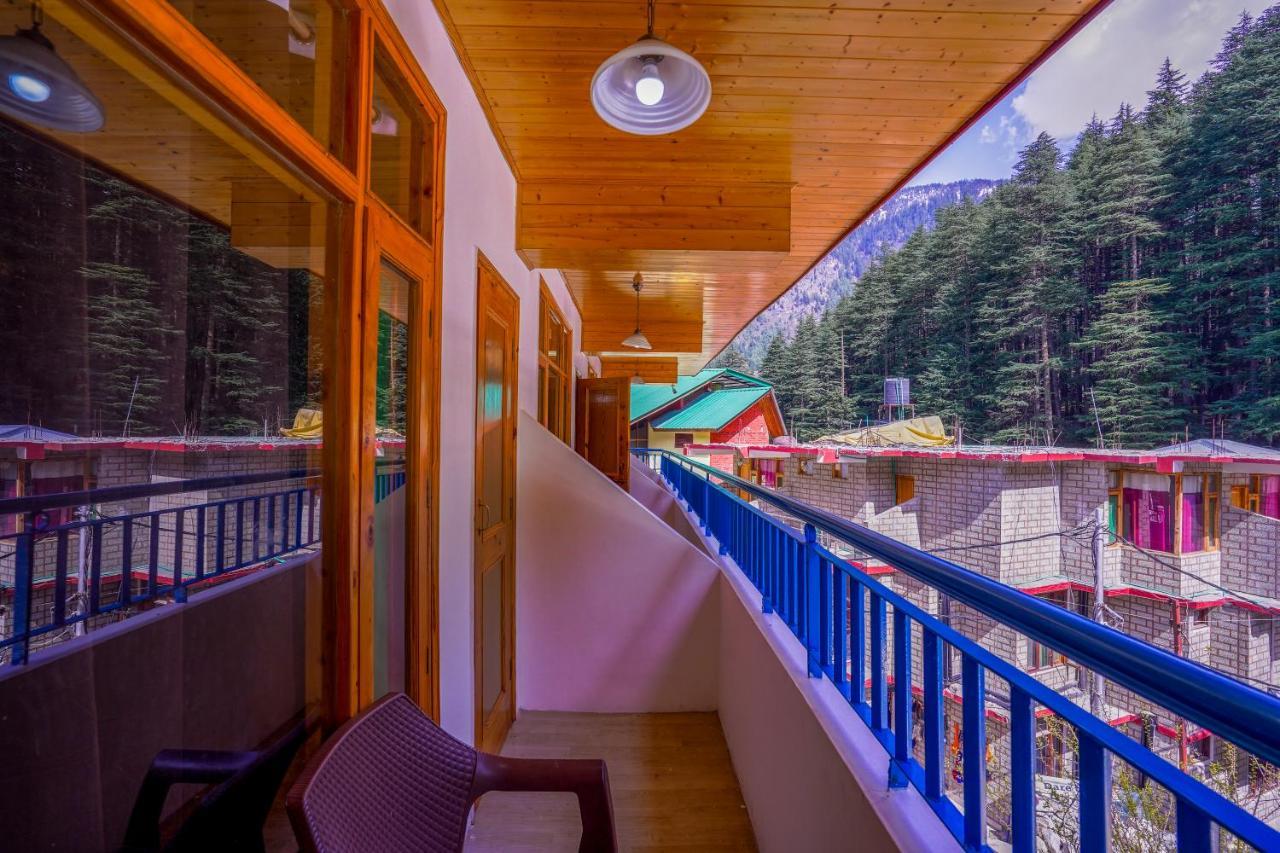 Rama's Forest Hotel *