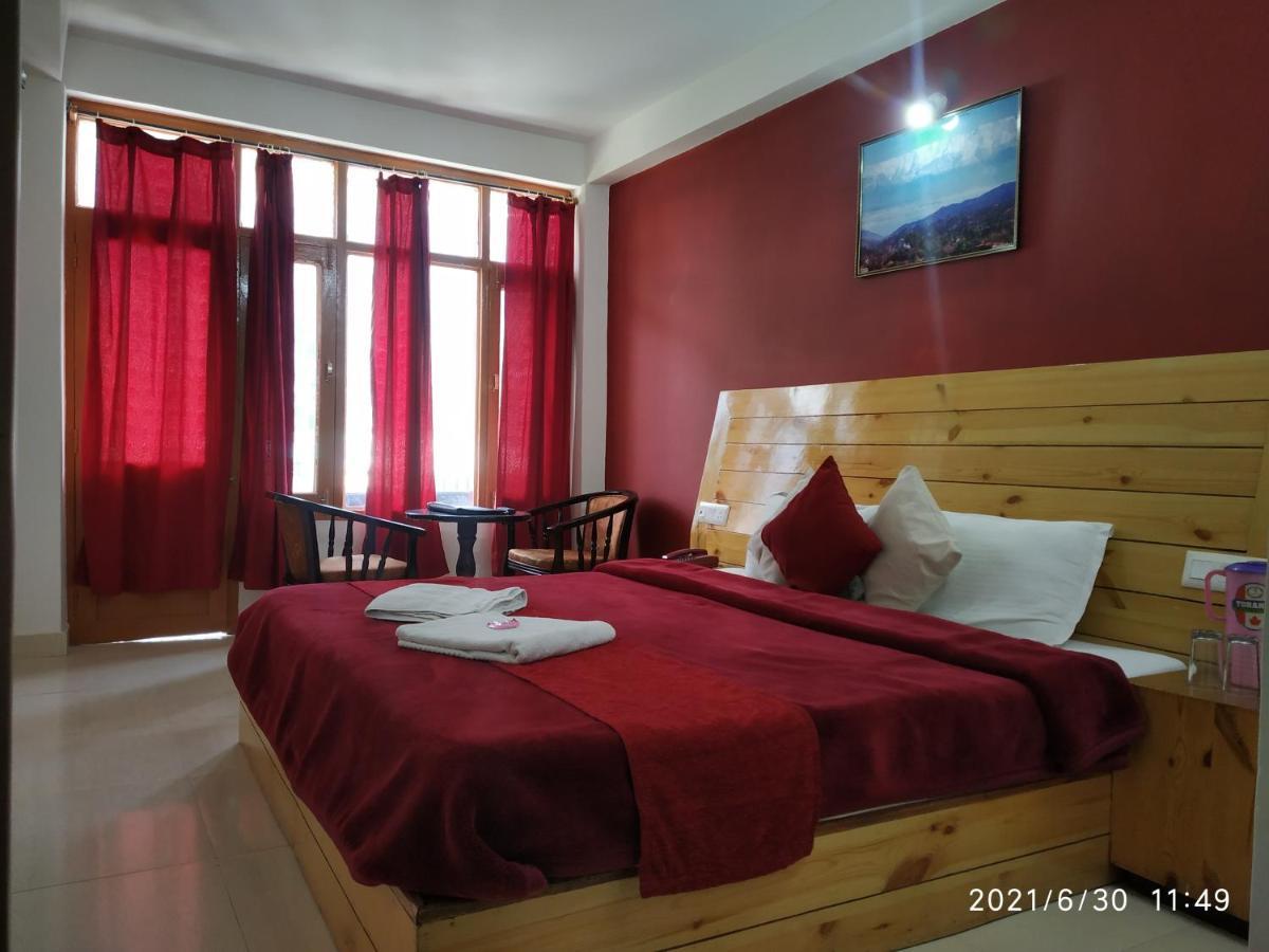 Himanshu Hotel Manali (Himachal Pradesh)