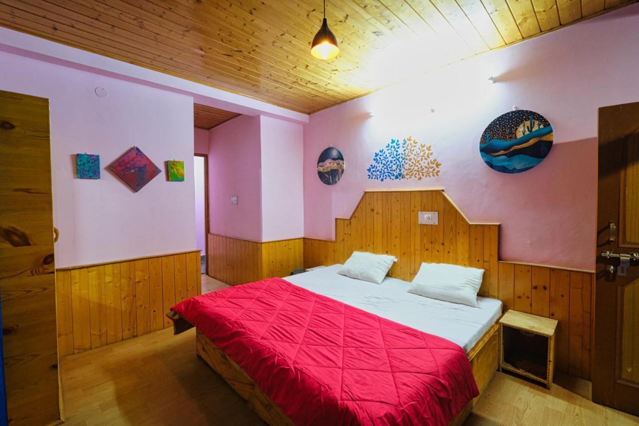 Voyageur Nest Hostel *
