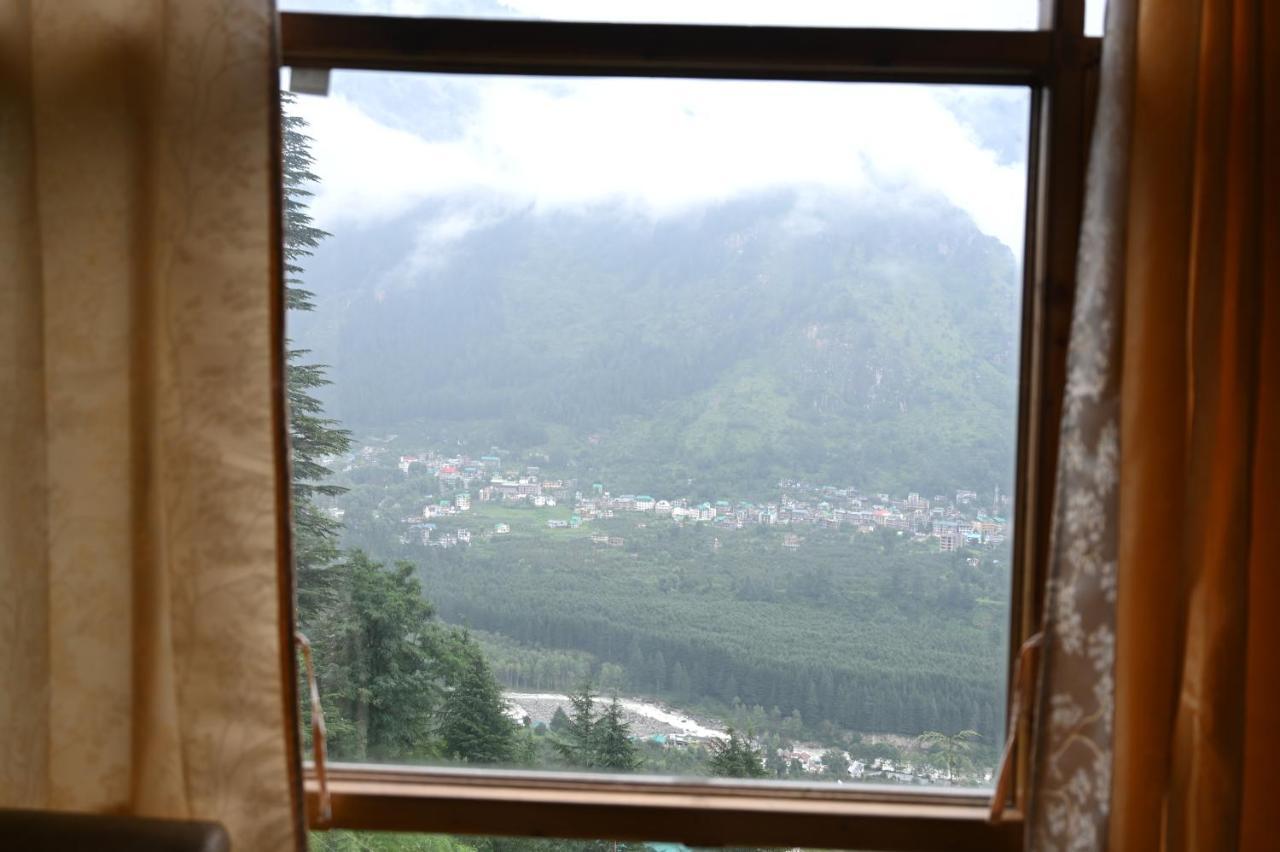Highq Hotel Manali (Himachal Pradesh)