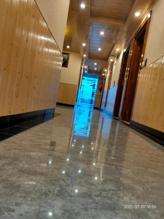 Hotel Suryansh Regency Manali Centrally Heated Air Cooled With Private Balconies 4*