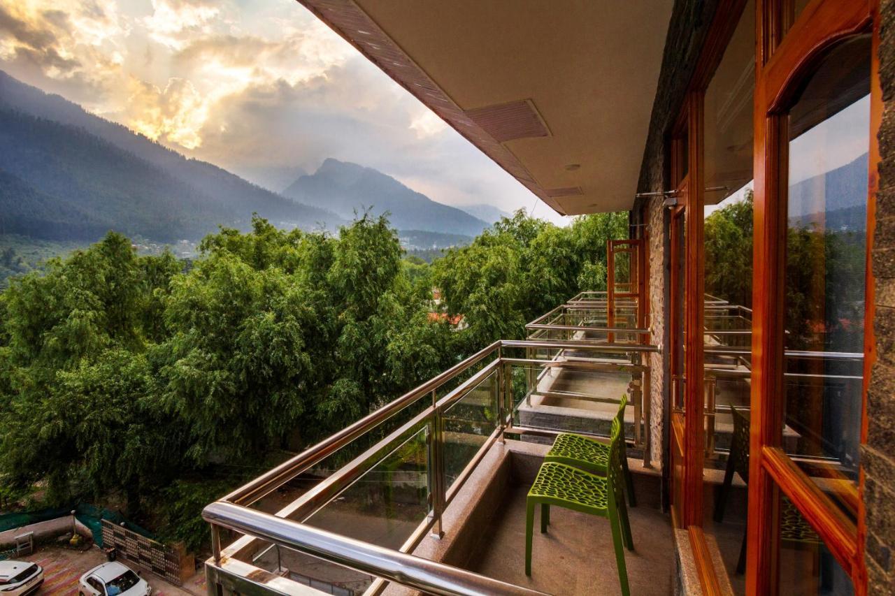 Suryansh Regency Manali Centrally Heated Air Cooled With Private Balconies 4*