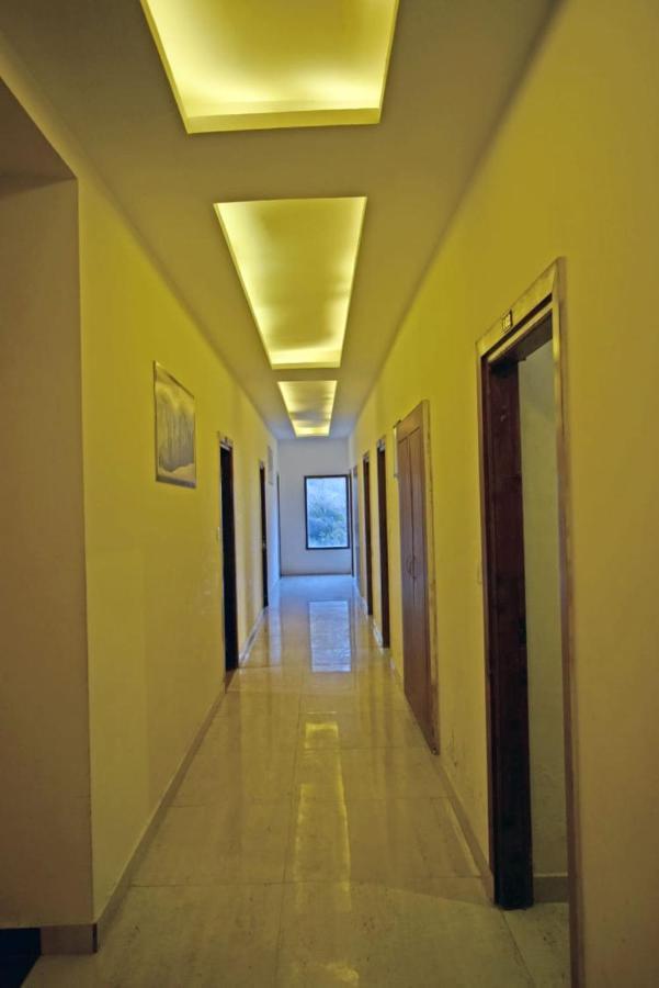 Hotel Alpas Manali Hotel