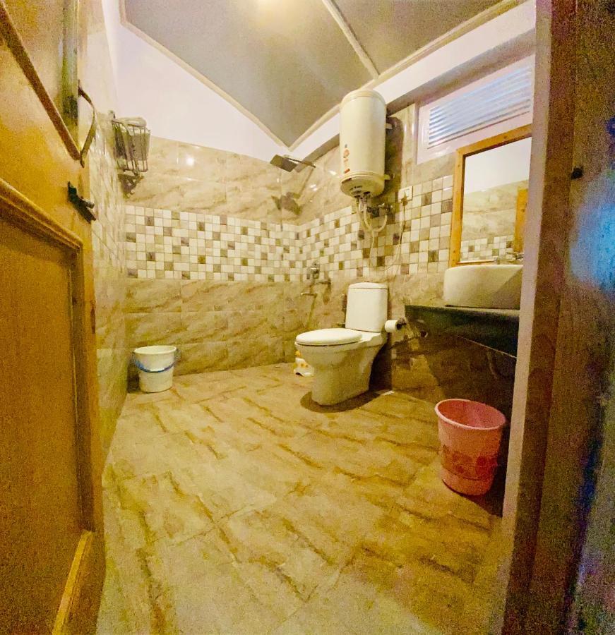 Hotel Hollywood Hotel Manali (Himachal Pradesh)