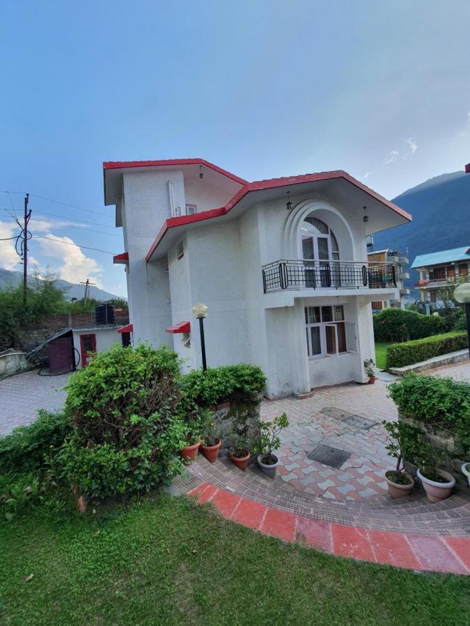 5 * Manali (Himachal Pradesh)