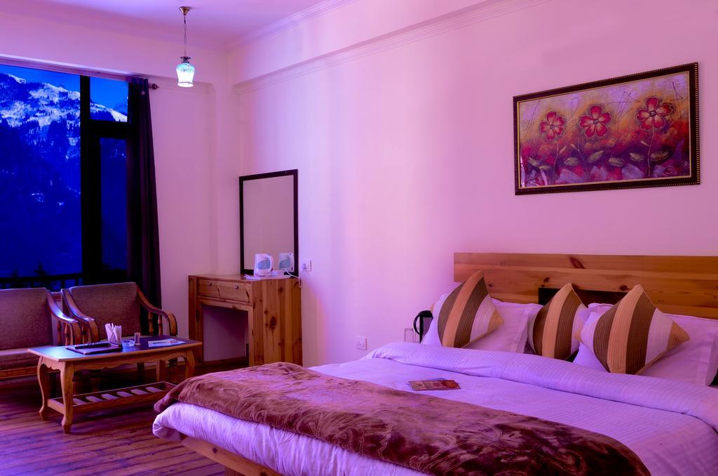 Utopia & Hotel 3*