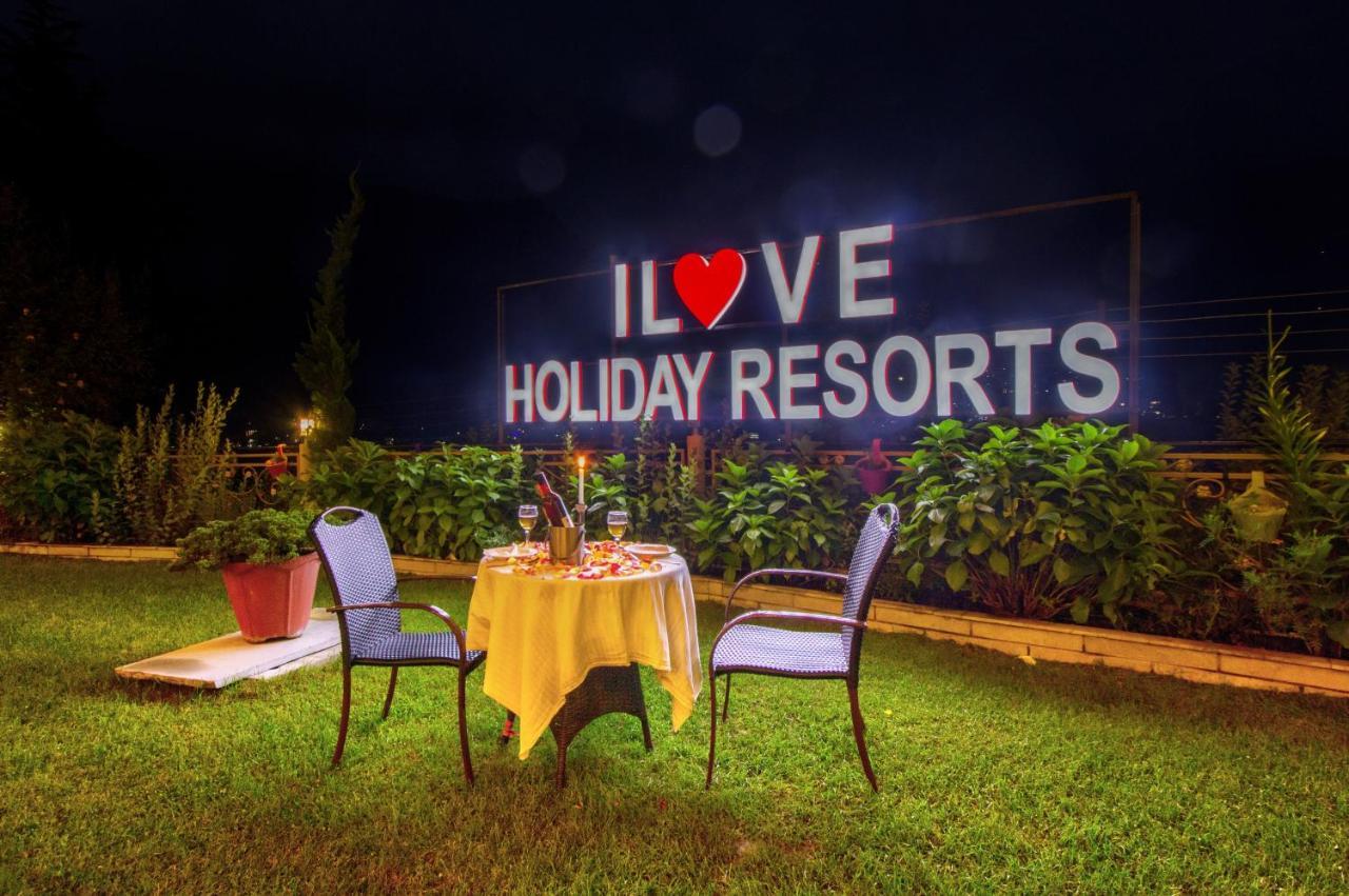 Resort The And