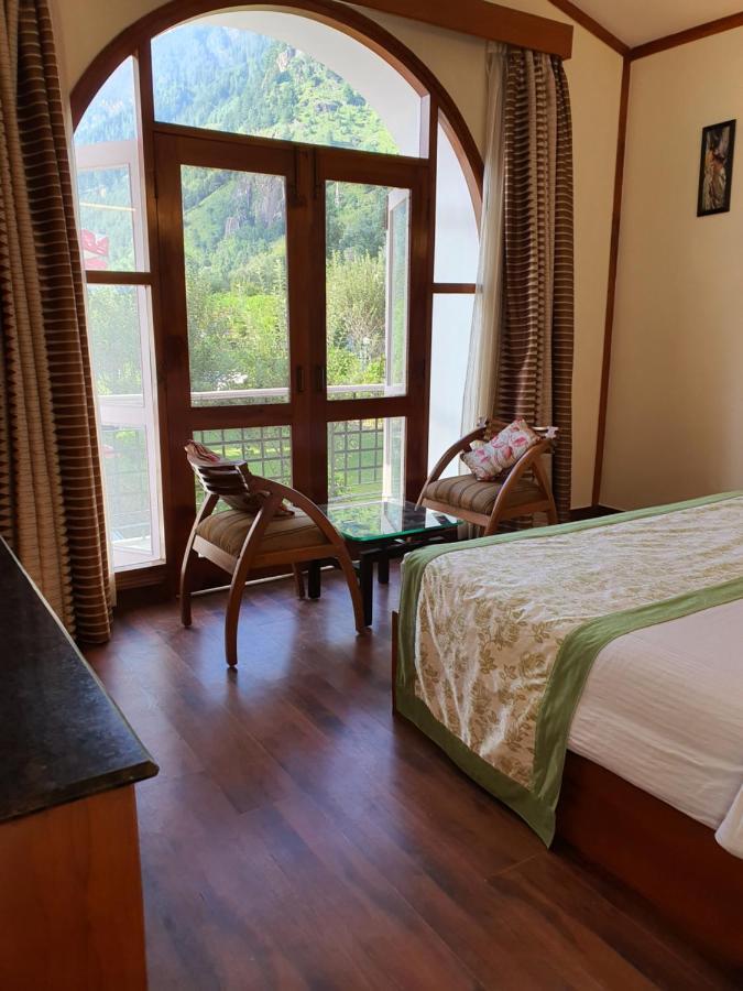5 * Manali (Himachal Pradesh)