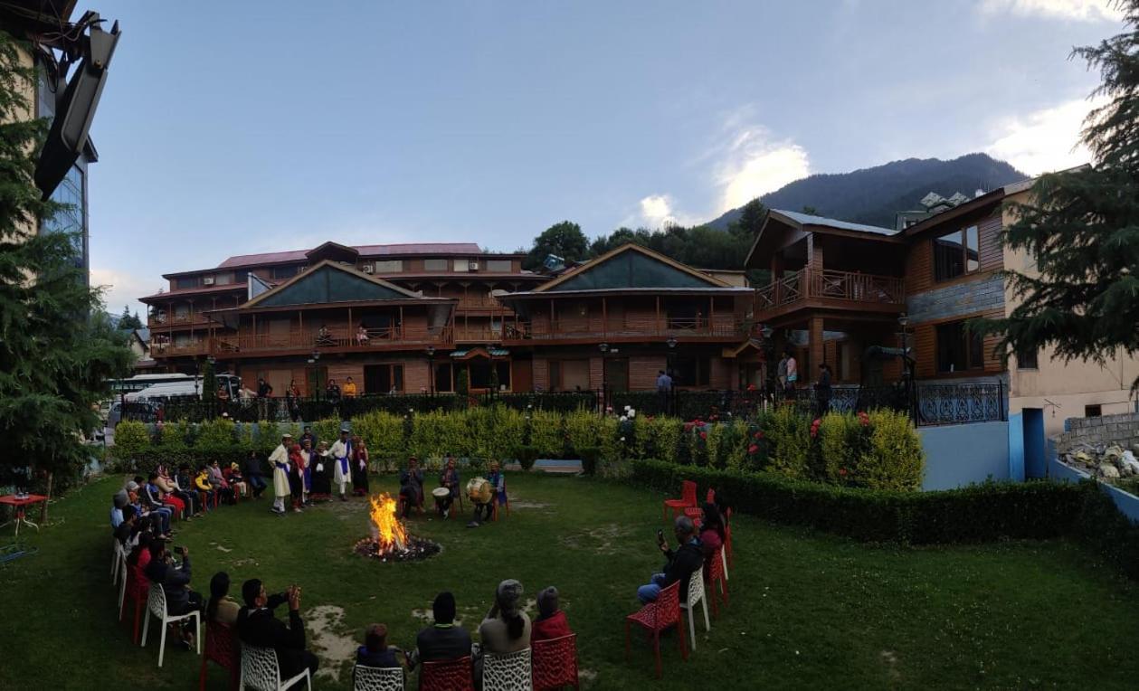 Himalayan Nomad Cottage, ! 2 Bedroom Independent ! Personal Lawn Every ! Parking ! Scenic Mountains View ! Spacious ! 3* Manali (Himachal Pradesh)