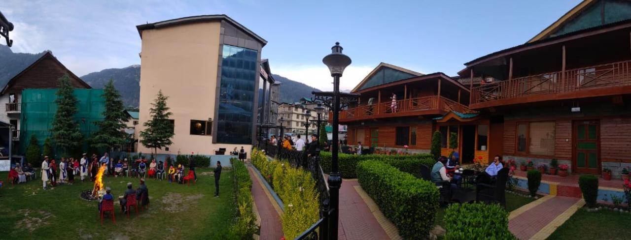 Himalayan Nomad Cottage, ! 2 Bedroom Independent ! Personal Lawn Every ! Parking ! Scenic Mountains View ! Spacious ! 3* Manali (Himachal Pradesh)