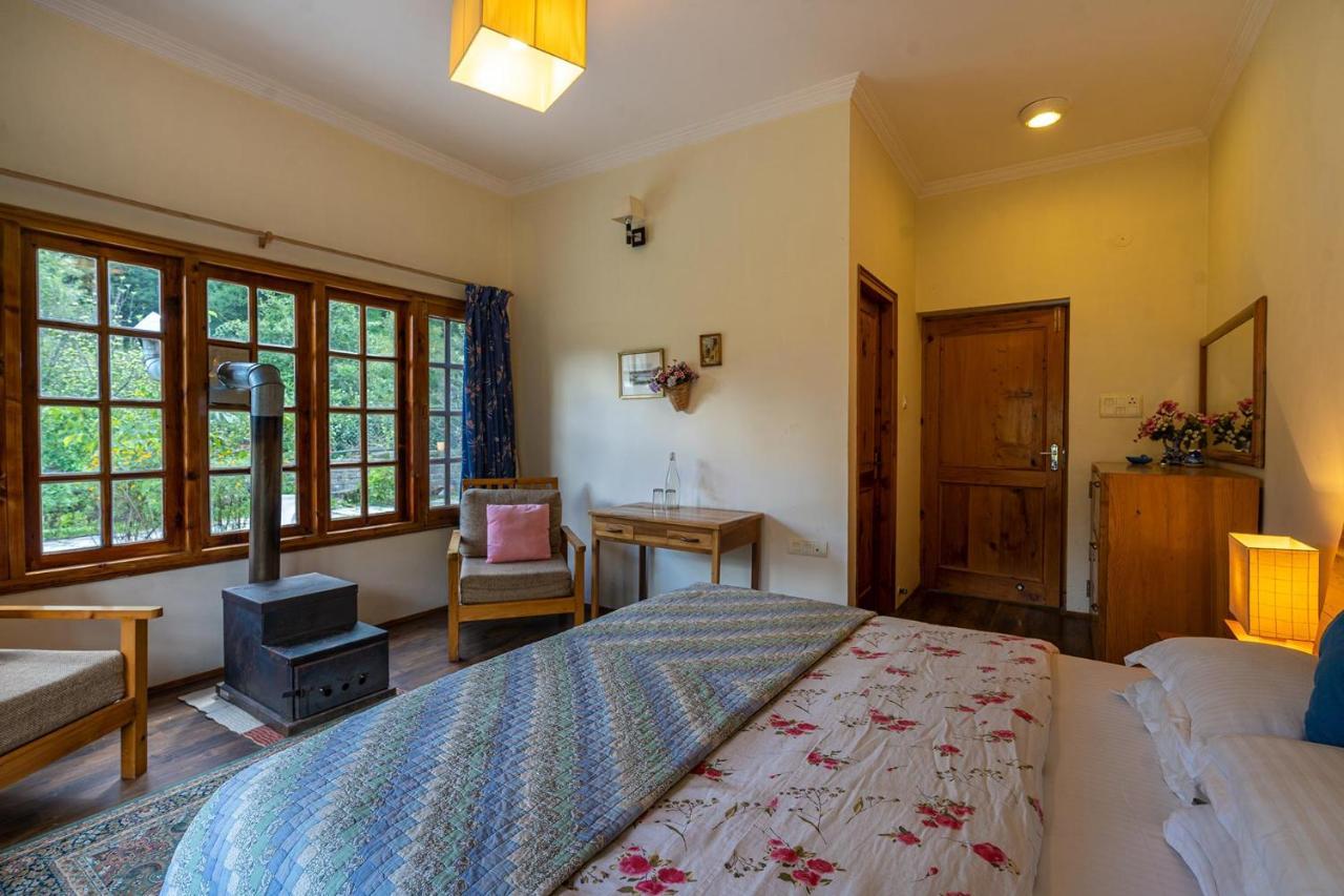 Stayvista At The House With Huge Lawn And Valley View Villa