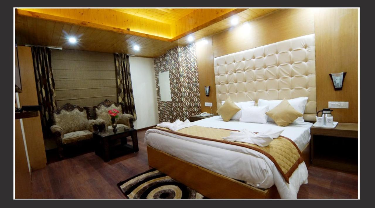Grand Krisa & ,