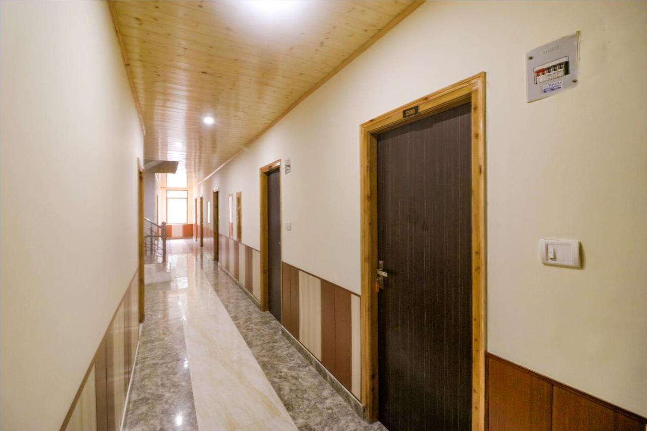 Hotel Fabhotel Castle Rock Manali (Himachal Pradesh)