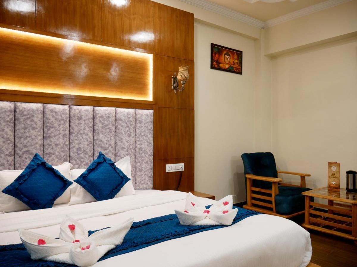 New Ambika International Mall Road Inn Manali (Himachal Pradesh)