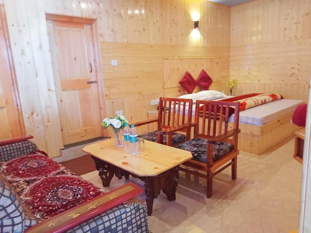 Hotel Guruchhaya And 3*
