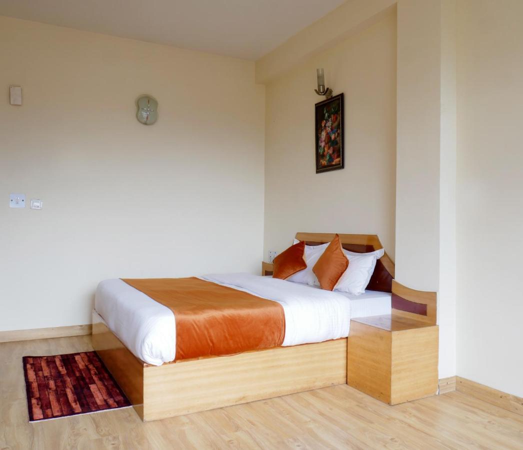 New Ambika International Mall Road Inn Manali (Himachal Pradesh)