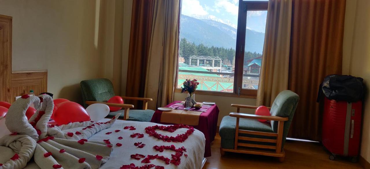 New Ambika International Mall Road Inn Manali (Himachal Pradesh)