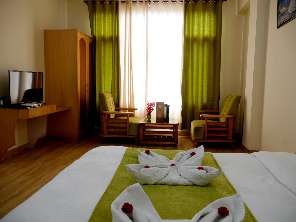 New Ambika International Mall Road Manali (Himachal Pradesh)