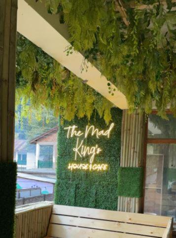 Guest house The Mad King's House & Cafe