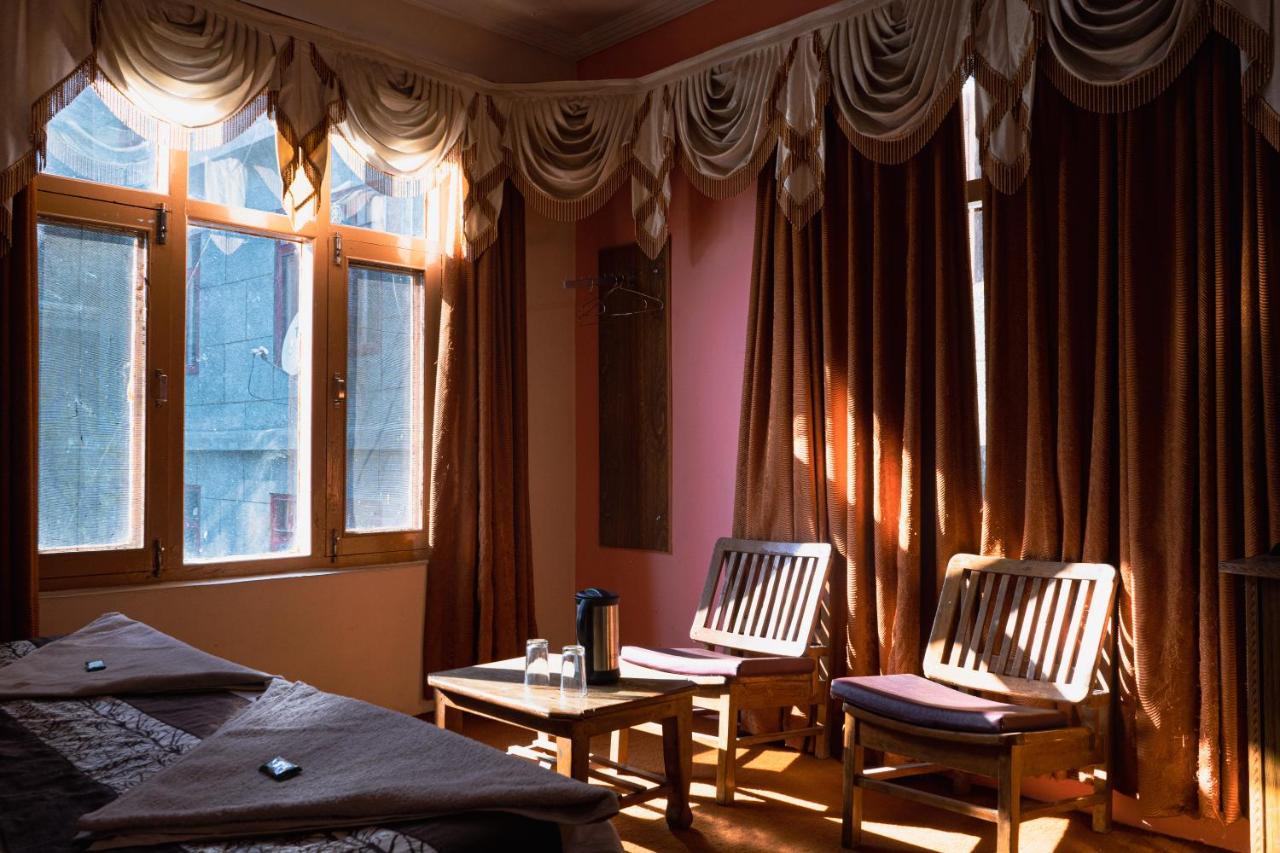 Century Hotel 2*