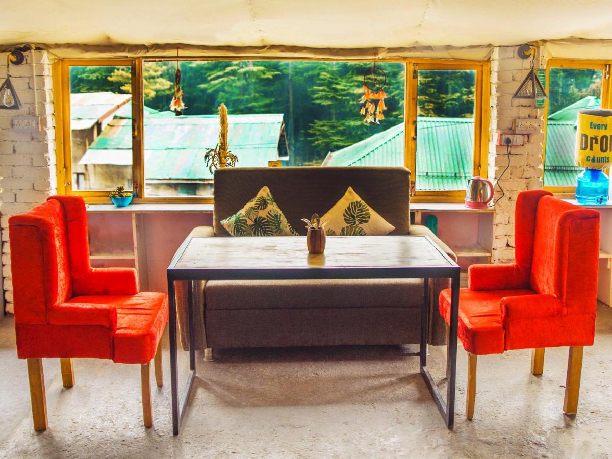 Hostel Young Monk & Cafe Old *