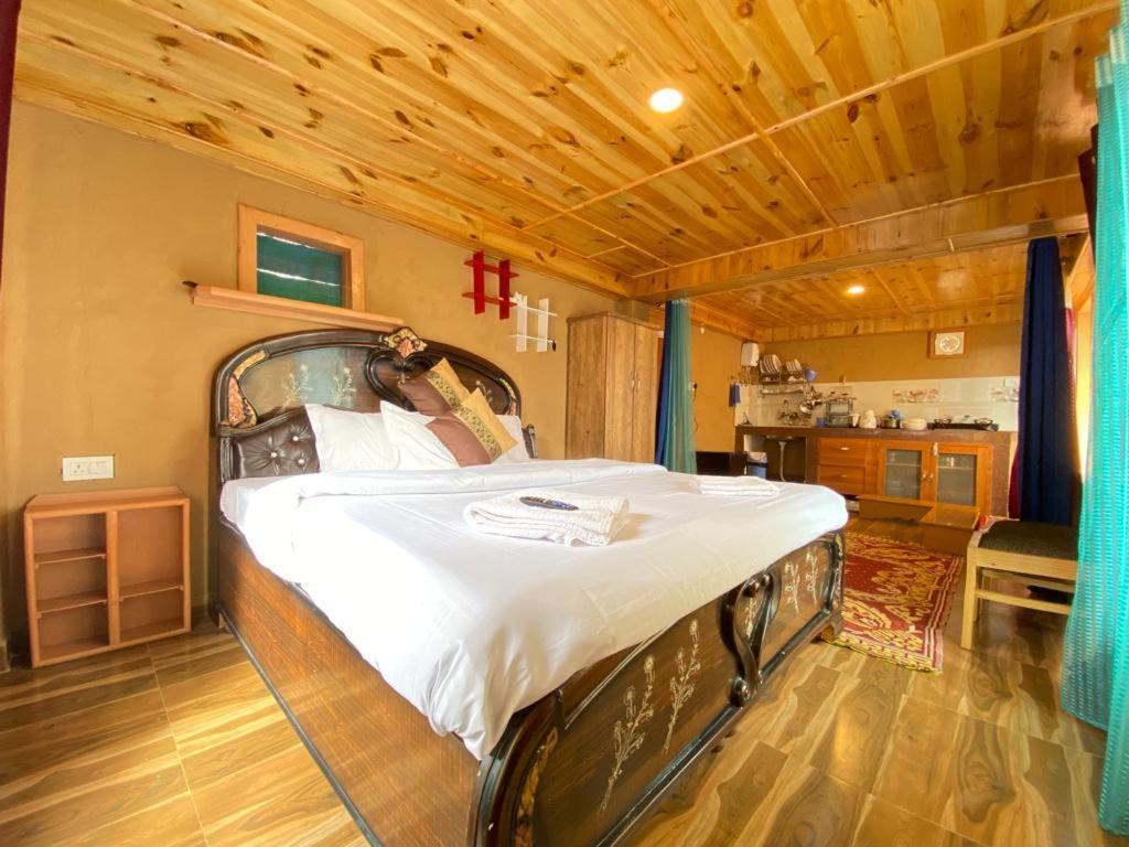 1 Bhk Independent Mud House With Netflix, Power Backup, Wifi ,balcony, Kitchen * Manali (Himachal Pradesh)