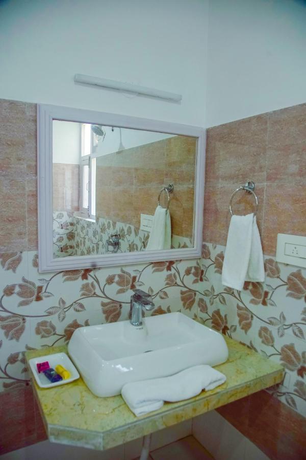 Hotel Rishi Palace Manali (Himachal Pradesh)