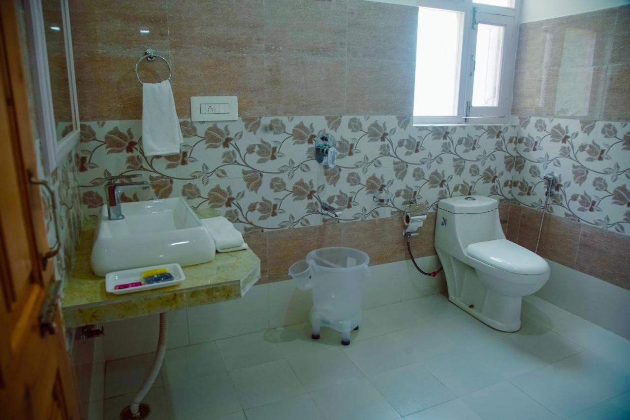 Rishi Palace 3*