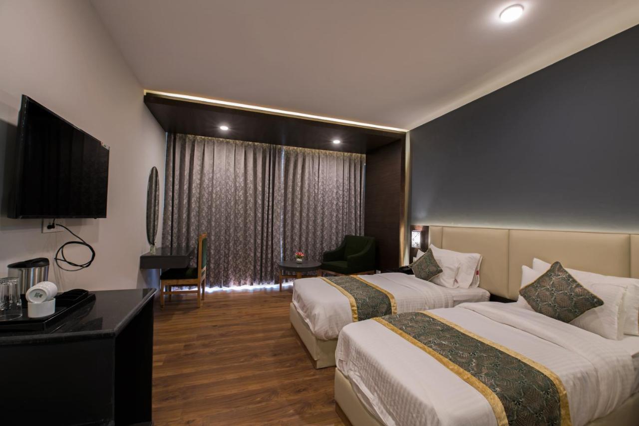 The Khar, Hotel