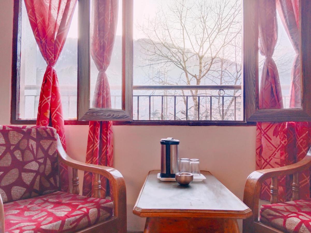 Hotel River *