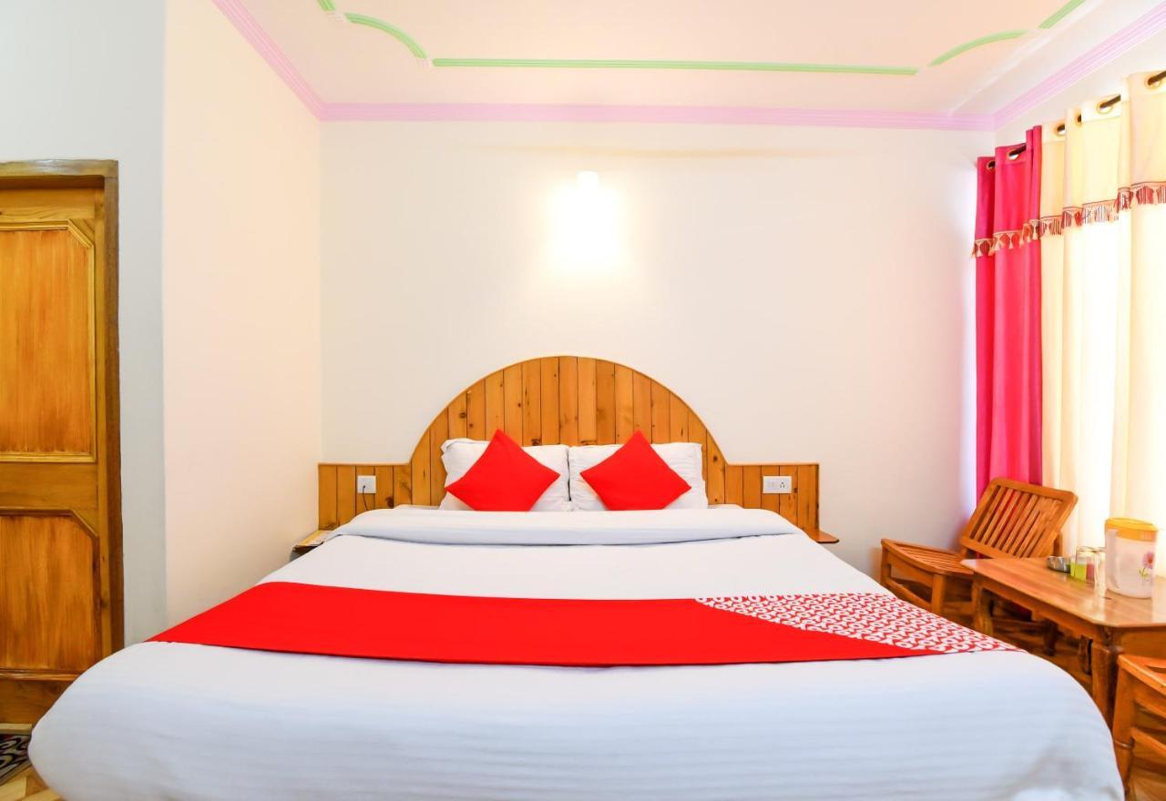 Hotel Oyo 7766 Thakur 2*