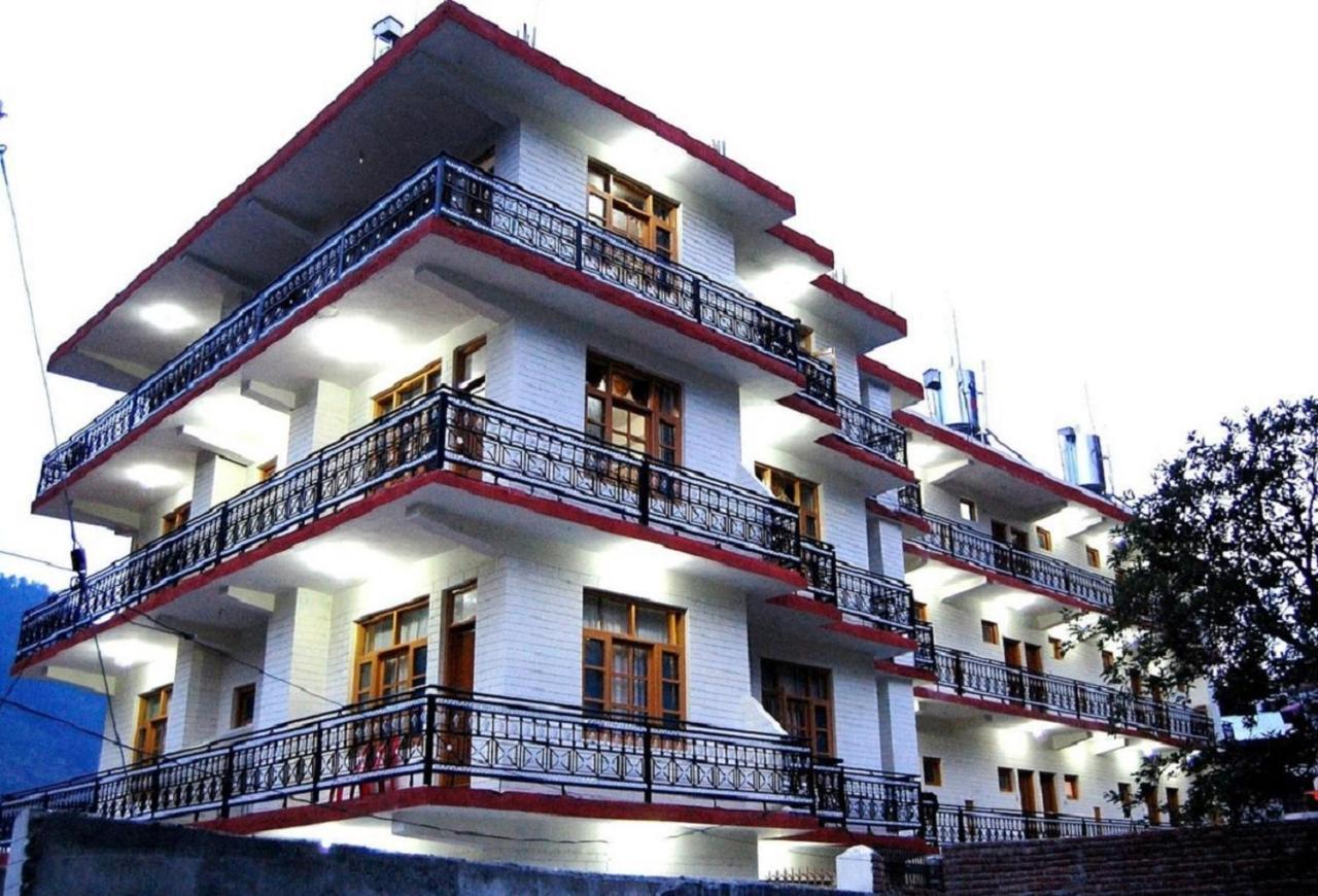 Hotel Himalayan Regency Near Mall Road 3*