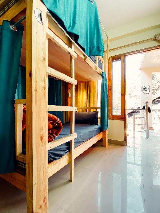 Hostel Backpackers Headquarter *