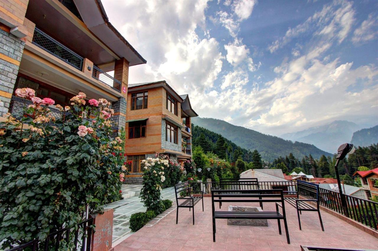 Outtown - #near Mall Road #premium #parking #lift #open Terrace #cafe #guest Preferred Manali (Himachal Pradesh)