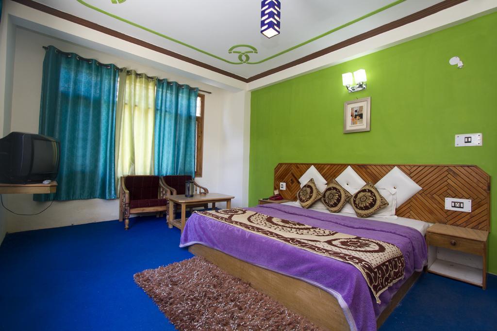 Village Classic Hotel 4*