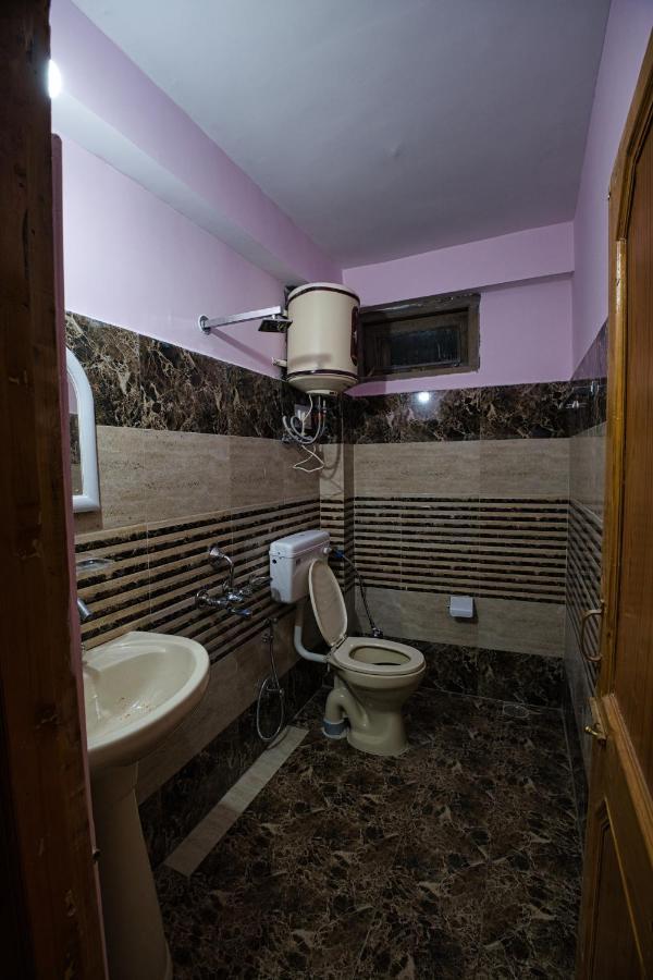 Voyageur Nest Hostel *