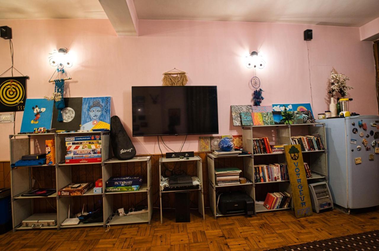 Voyageur Nest Hostel *