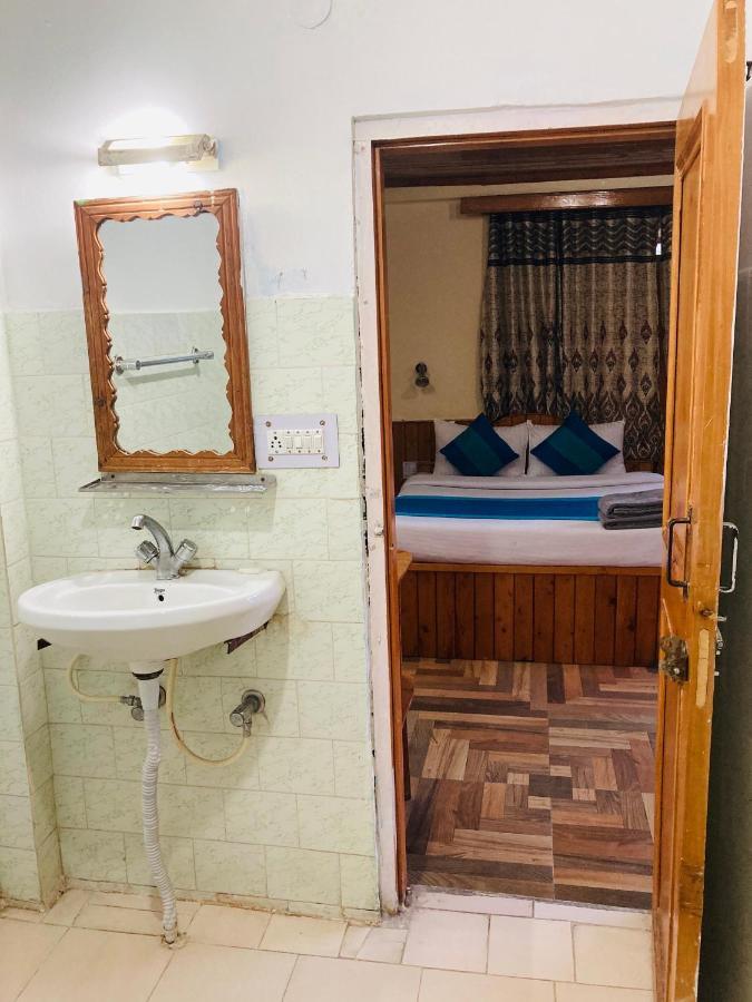 Woods Inn, Hotel