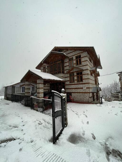 Villa Aroma Taru / ,manali *