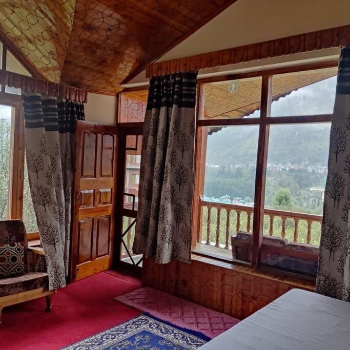 Aroma Taru / ,manali * Manali (Himachal Pradesh)