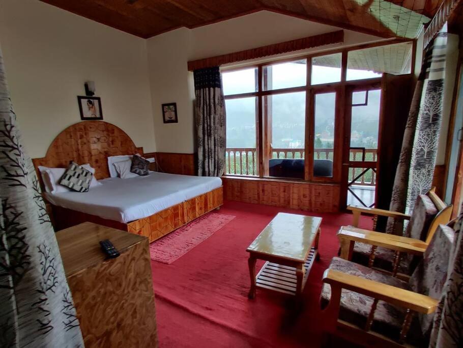 Aroma Taru / ,manali Villa *