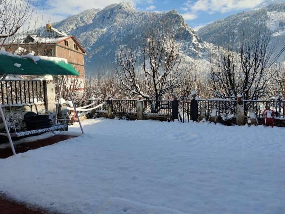 Aroma Taru / ,manali Villa *