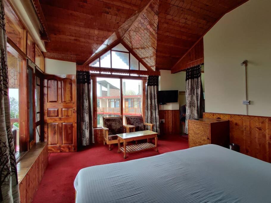 Aroma Taru / ,manali *