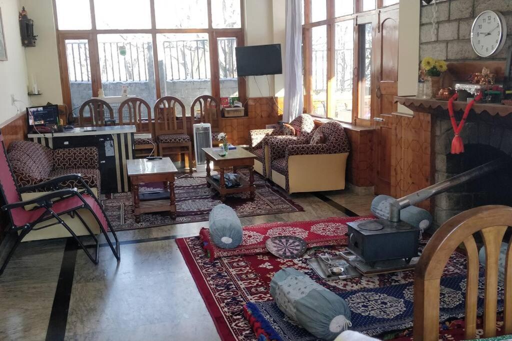 Aroma Taru / ,manali Manali (Himachal Pradesh)