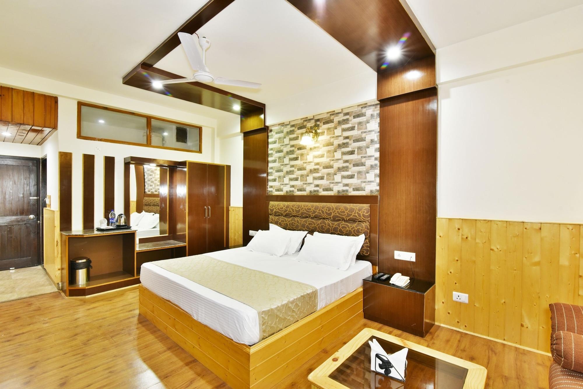 Devlok Hotel 2*