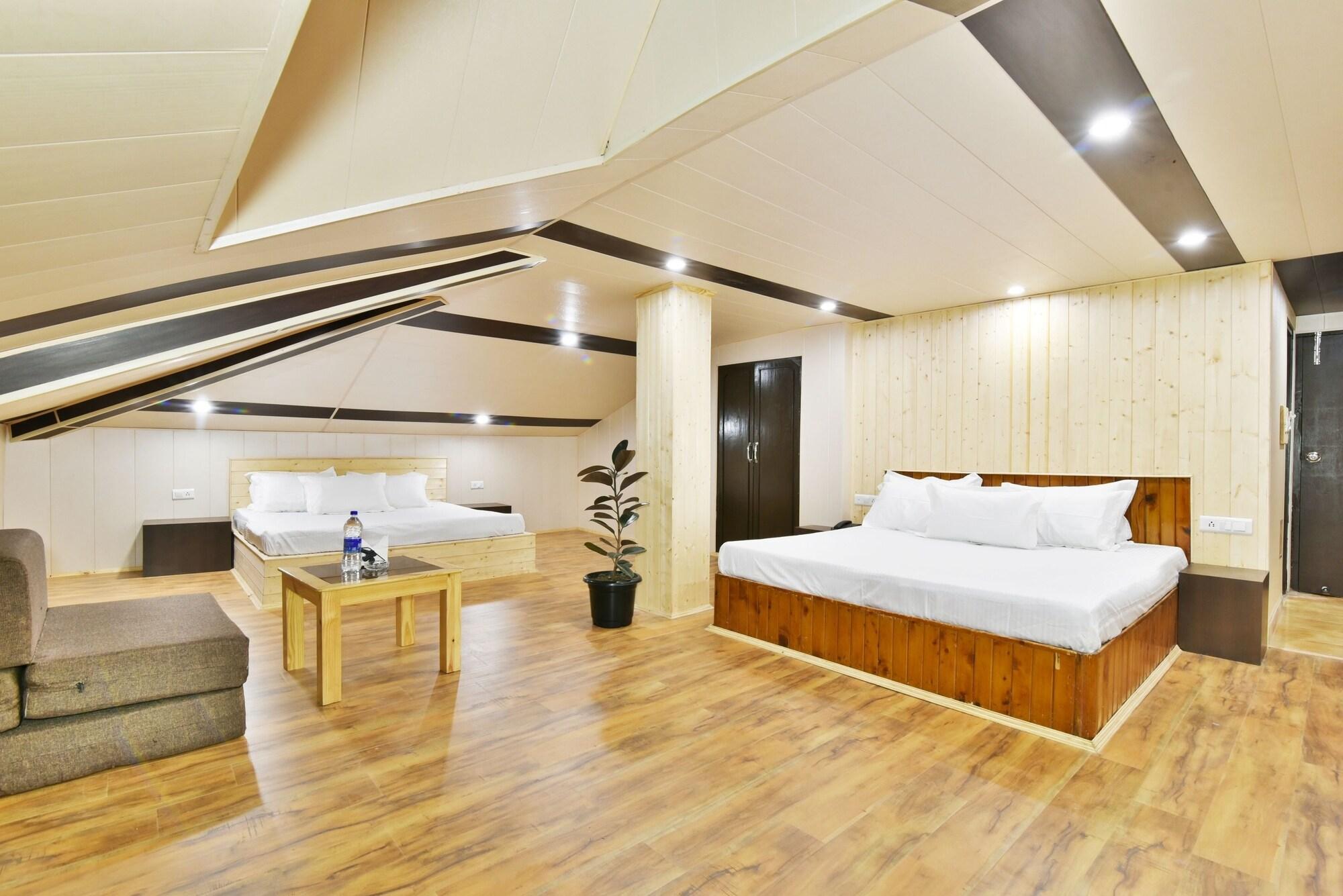 Devlok Hotel 2*