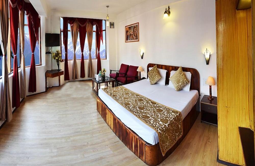 Devlok Hotel 2*