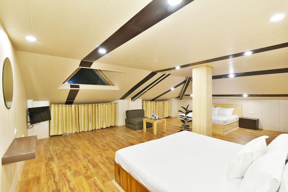 Hotel Devlok 2*