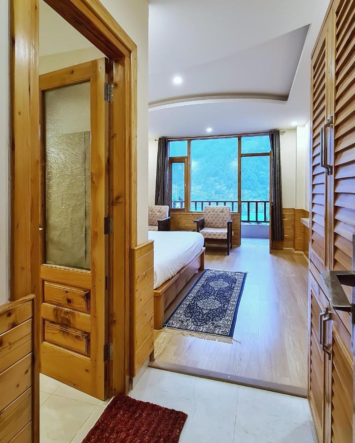 Monkwood House Bed & Breakfast Manali (Himachal Pradesh)