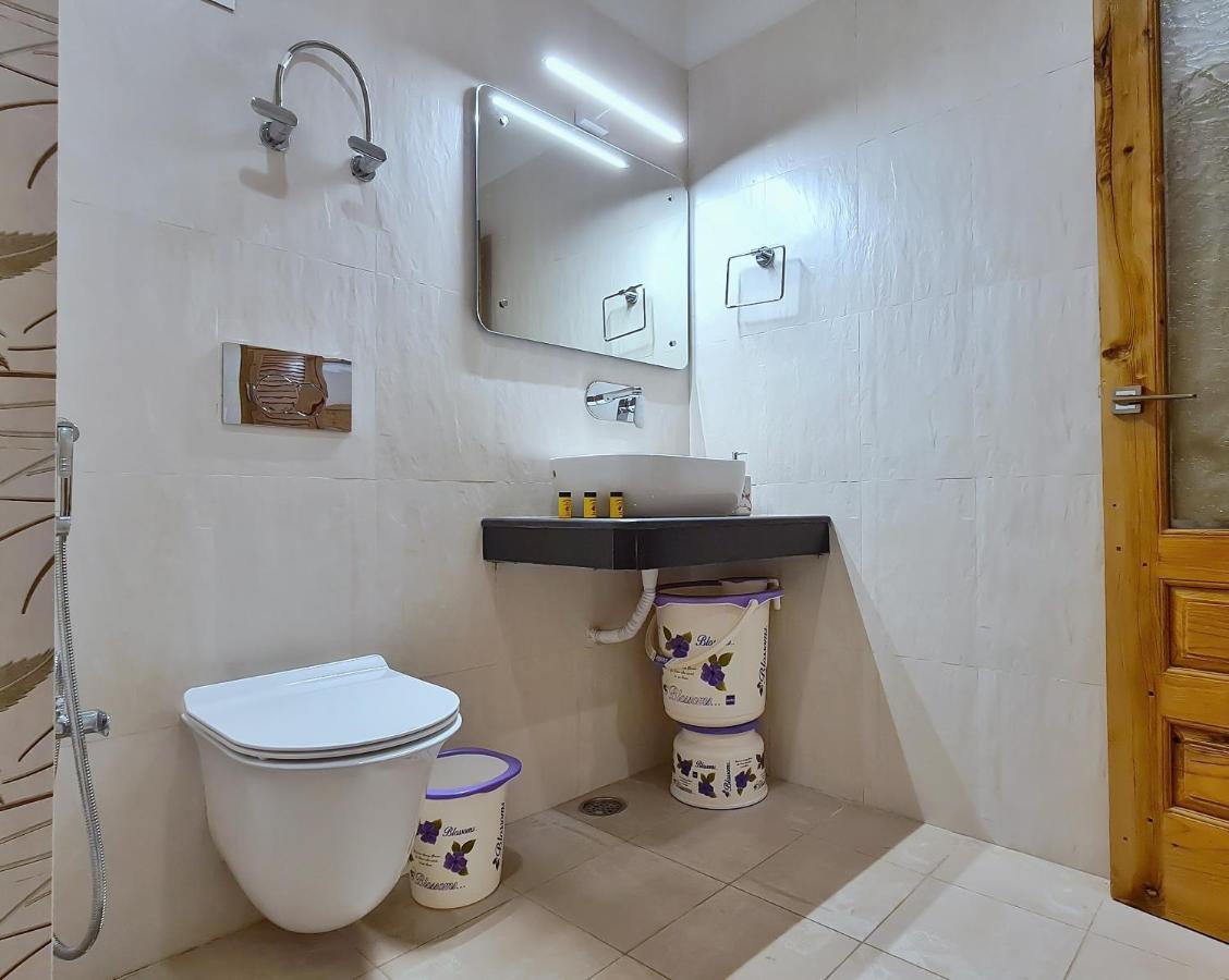 Monkwood House Bed & Breakfast Manali (Himachal Pradesh)